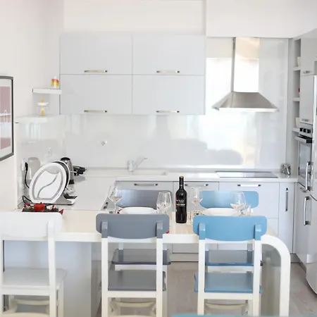 Bay View Balcony- Luxury With Free Parking * Vlorë