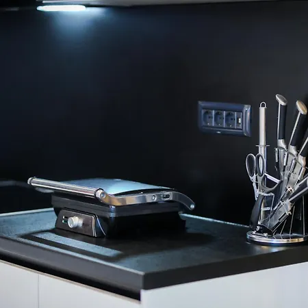 Bay View Balcony- Luxury With Free Parking