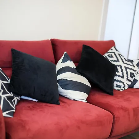 Bay View Balcony- Luxury With Free Parking Apartment