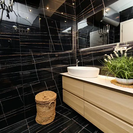 Bay View Balcony- Luxury With Free Parking Appartamento *