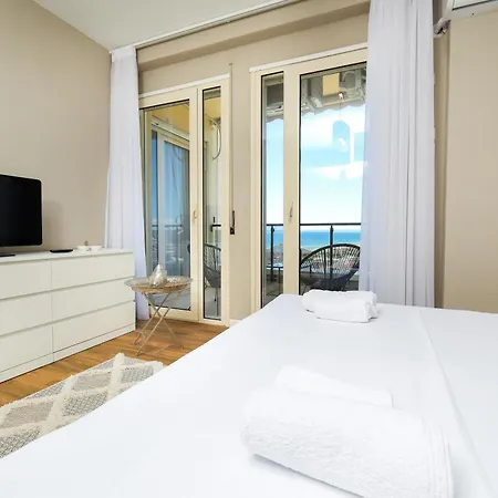 Apartment Bay View Balcony- Luxury With Free Parking *