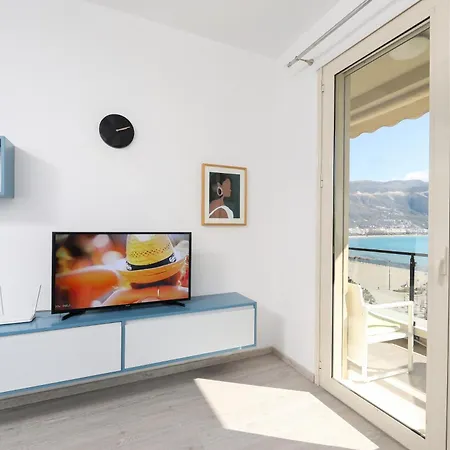 Bay View Balcony- Luxury With Free Parking Appartamento Vlorë