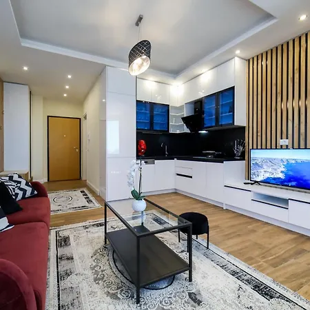 Bay View Balcony- Luxury With Free Parking Apartment *