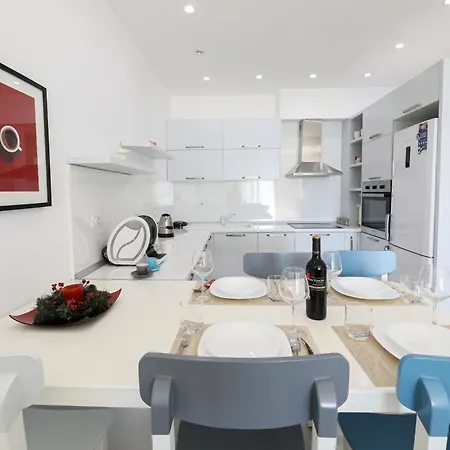 Bay View Balcony- Luxury With Free Parking Appartamento Vlorë