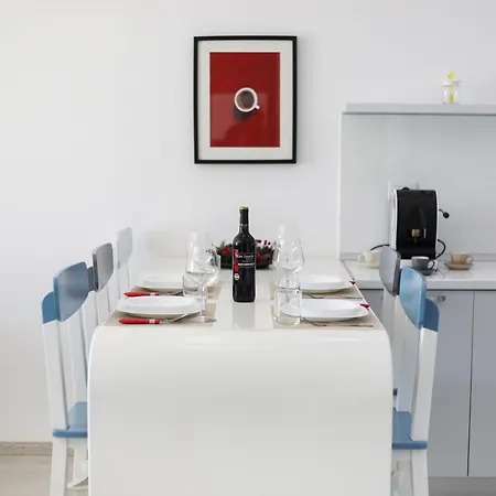 Bay View Balcony- Luxury With Free Parking *