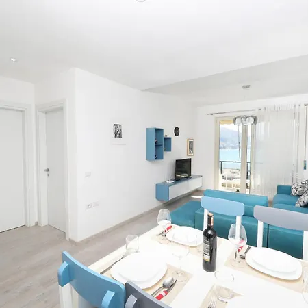 Bay View Balcony- Luxury With Free Parking Appartamento Vlorë