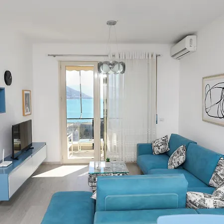 Bay View Balcony- Luxury With Free Parking