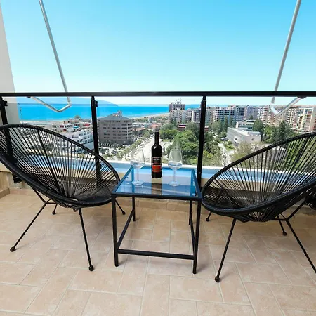Bay View Balcony- Luxury With Free Parking *