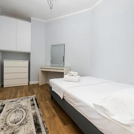 Bay View Balcony- Luxury With Free Parking *