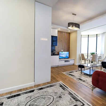 Bay View Balcony- Luxury With Free Parking Apartment