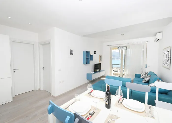 Bay View Balcony- Luxury With Free Parking Lejlighed Vlorë