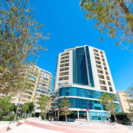 Bay View Balcony- Luxury With Free Parking