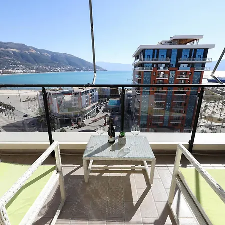 Bay View Balcony- Luxury With Free Parking