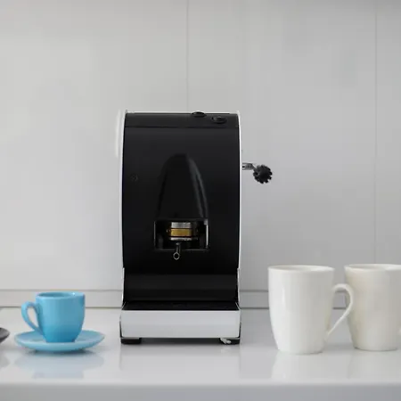 Bay View Balcony- Luxury With Free Parking