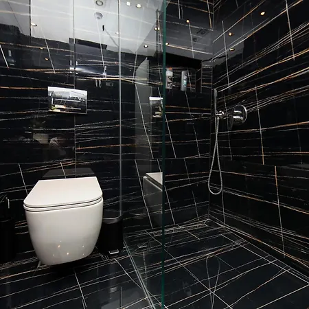 Bay View Balcony- Luxury With Free Parking Avlonya