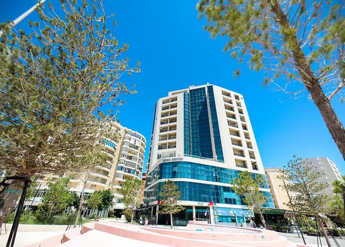 Bay View Balcony- Luxury With Free Parking