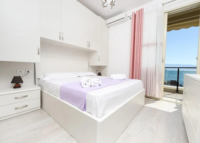 Bay View Balcony- Luxury With Free Parking Appartement Vlorë