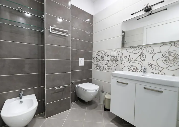 Bay View Balcony- Luxury With Free Parking Vlorë