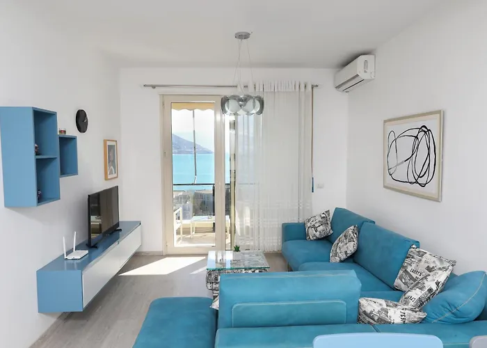 Bay View Balcony- Luxury With Free Parking