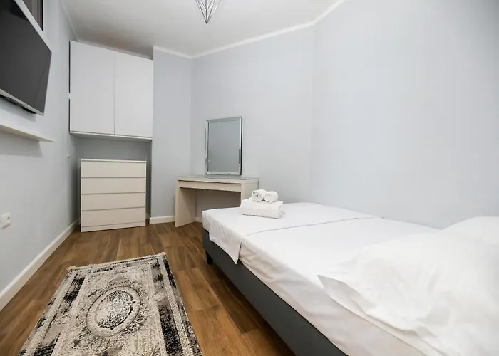 Bay View Balcony- Luxury With Free Parking *